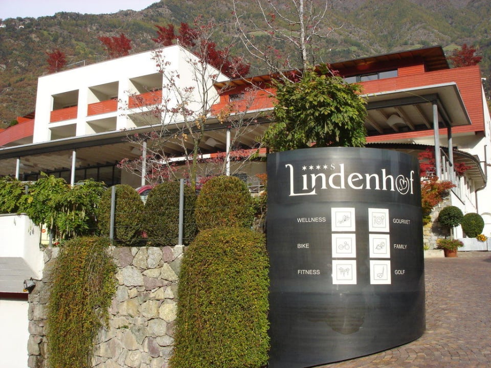 Zufahrt Lindenhof Pure Luxury & Spa DolceVita Resort