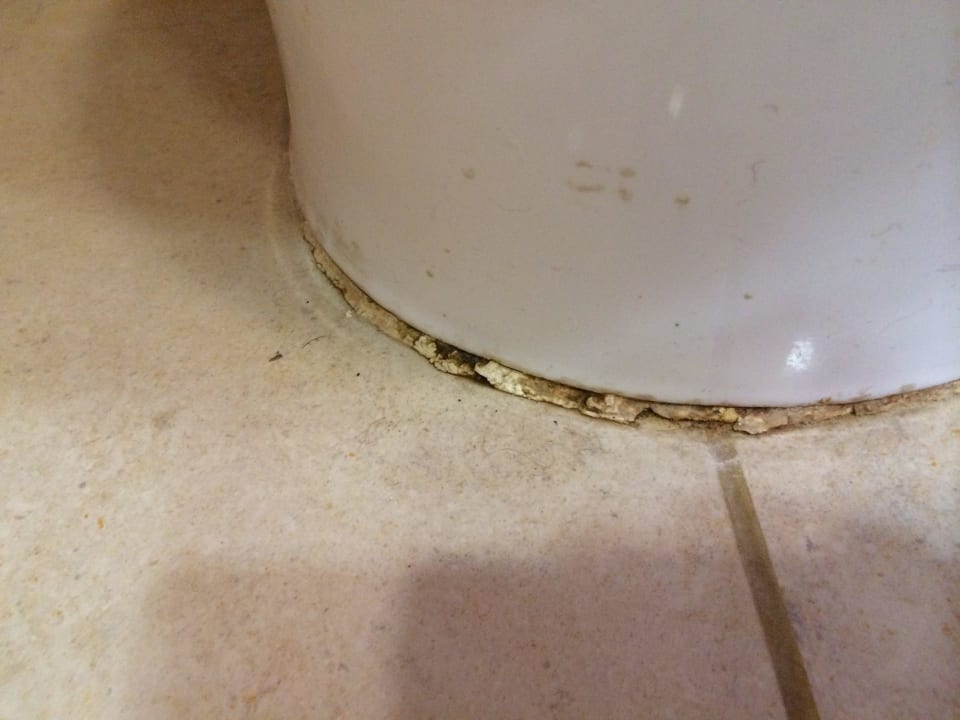 Schmutzige Fuge an Toilette Gloria Palace San Agustin Thalasso & Hotel