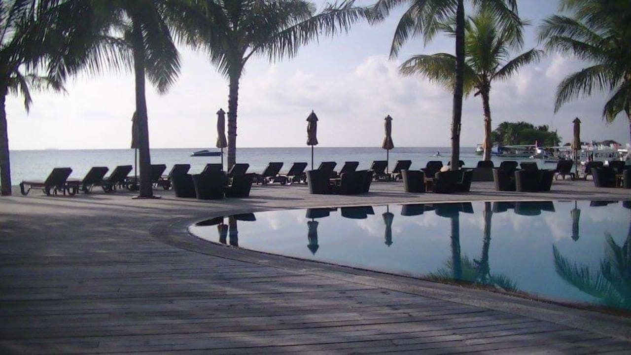 Pool Kuredu Island Resort & Spa