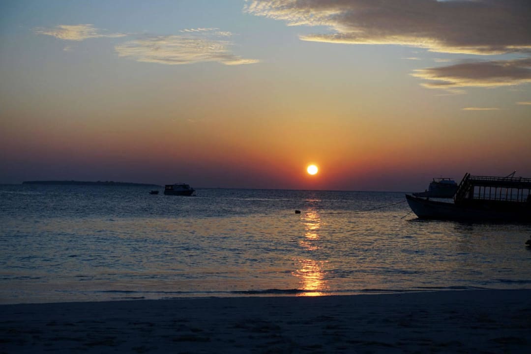 Sonnenuntergang am Strand NH Collection Maldives Reethi Resort