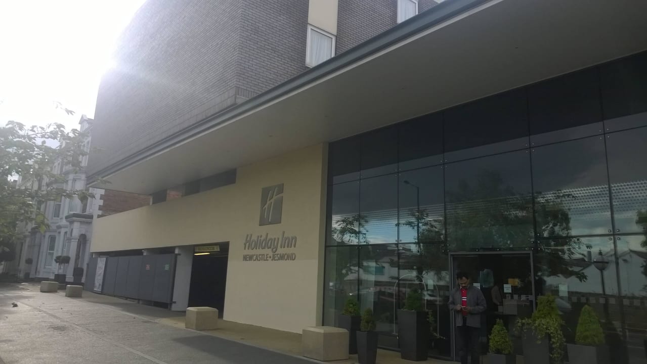Eingang Holiday Inn Newcastle-Jesmond