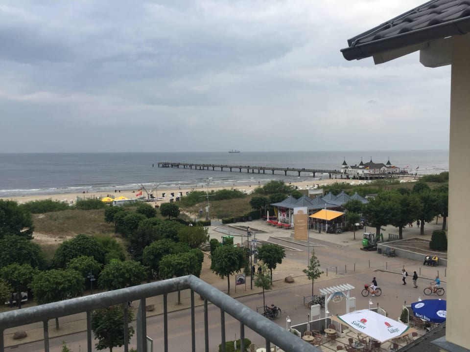 Blick vom Zimmer mit Seebrücke im Hintergrund Das Ahlbeck Hotel & SPA