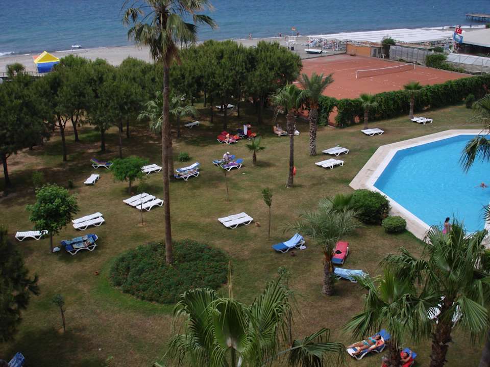 2. Pool und Strand Club Turtas Beach Hotel