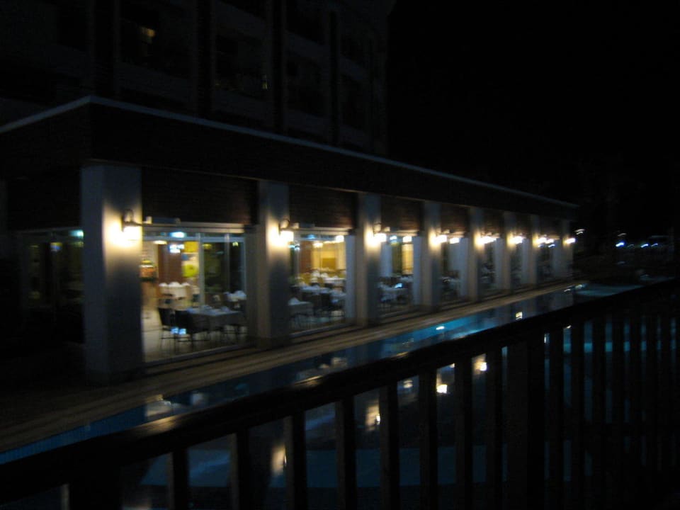 Bei Nacht Sunis Evren Beach Resort Hotel & Spa