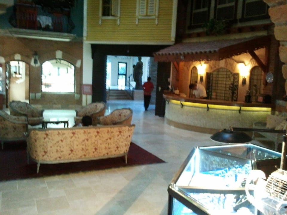 Lobby Hotel Thalia Unique