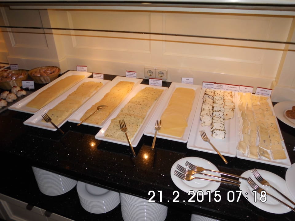 Ein Teil des Frühstücksbuffets Morada Strandhotel Ostseebad Kühlungsborn