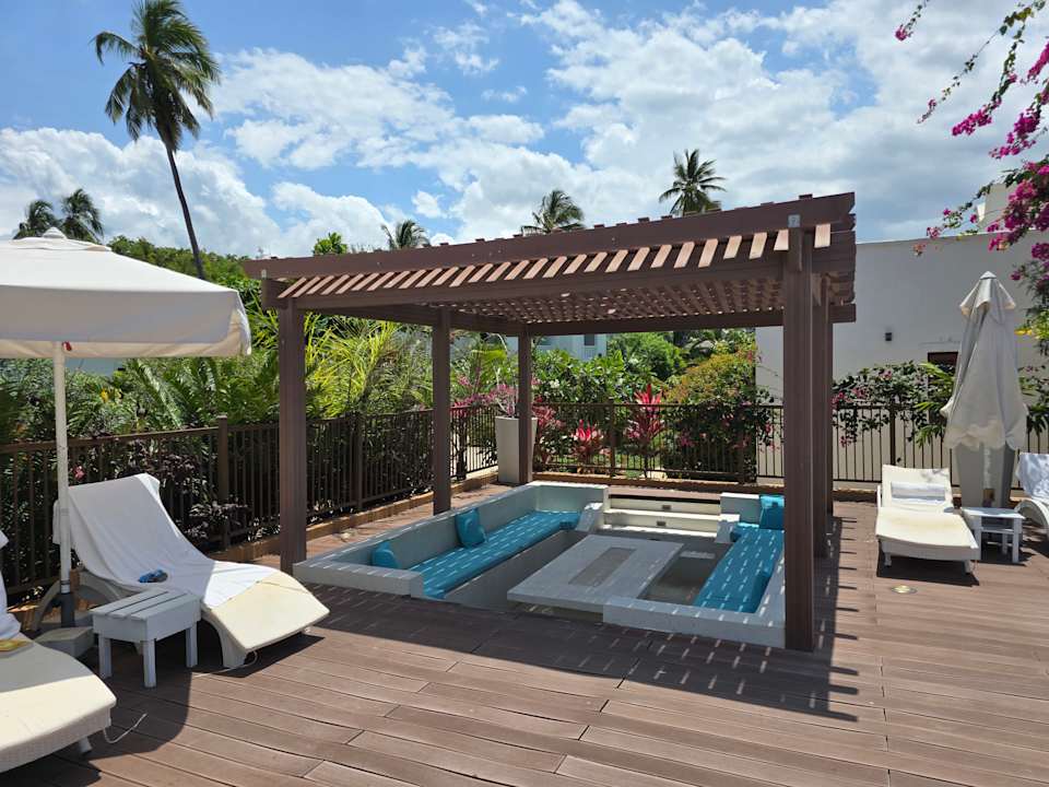 Pool LUX* Marijani Zanzibar