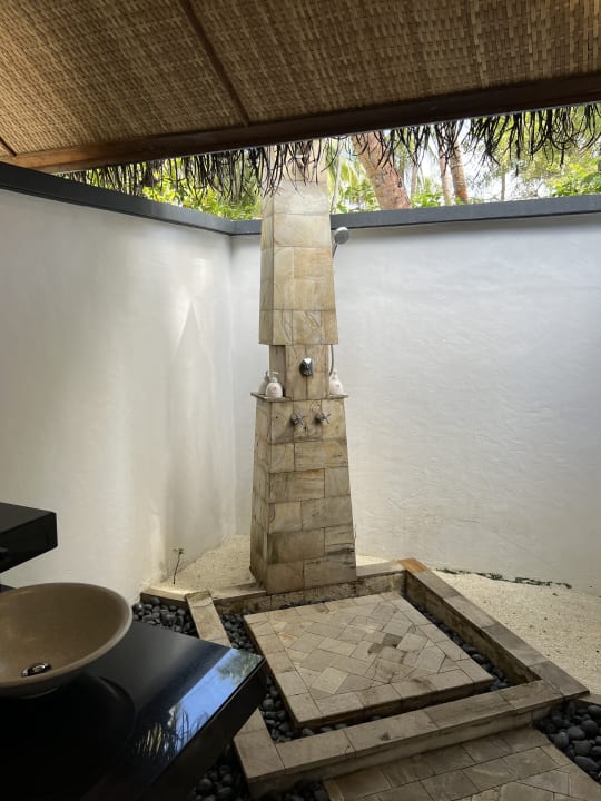 Zimmer Dhawa Ihuru
