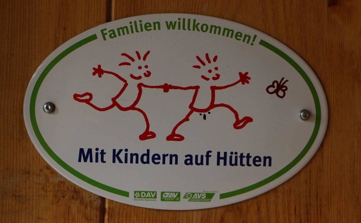 Hüttensiegel mit Kindern auf Hütten Erfurter Hütte