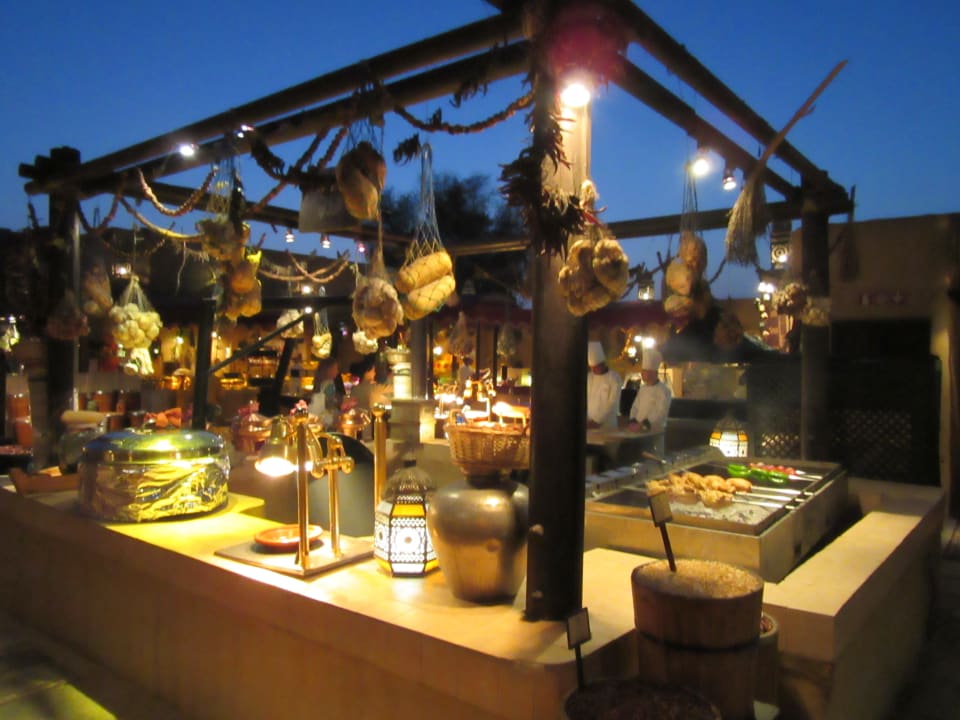 Buffet AlHaderra Hotel Bab Al Shams Desert Resort & Spa