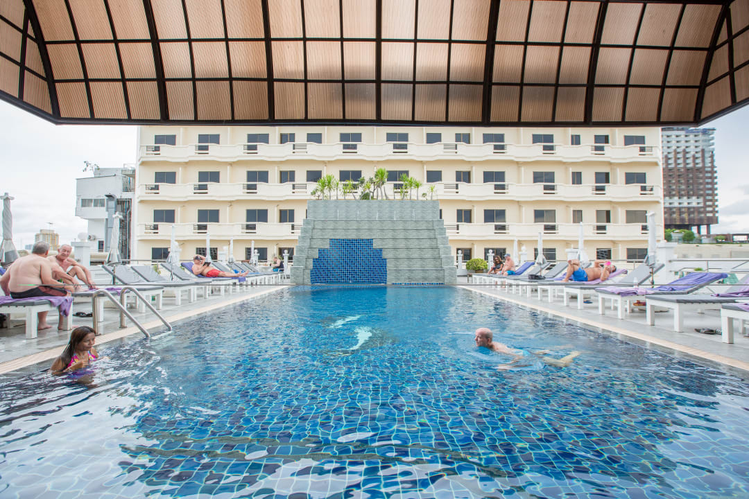 Pool Hotel Flipper House