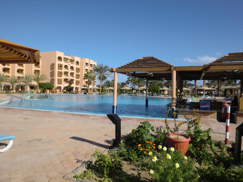 Pool & Poolbar Continental Hotel Hurghada