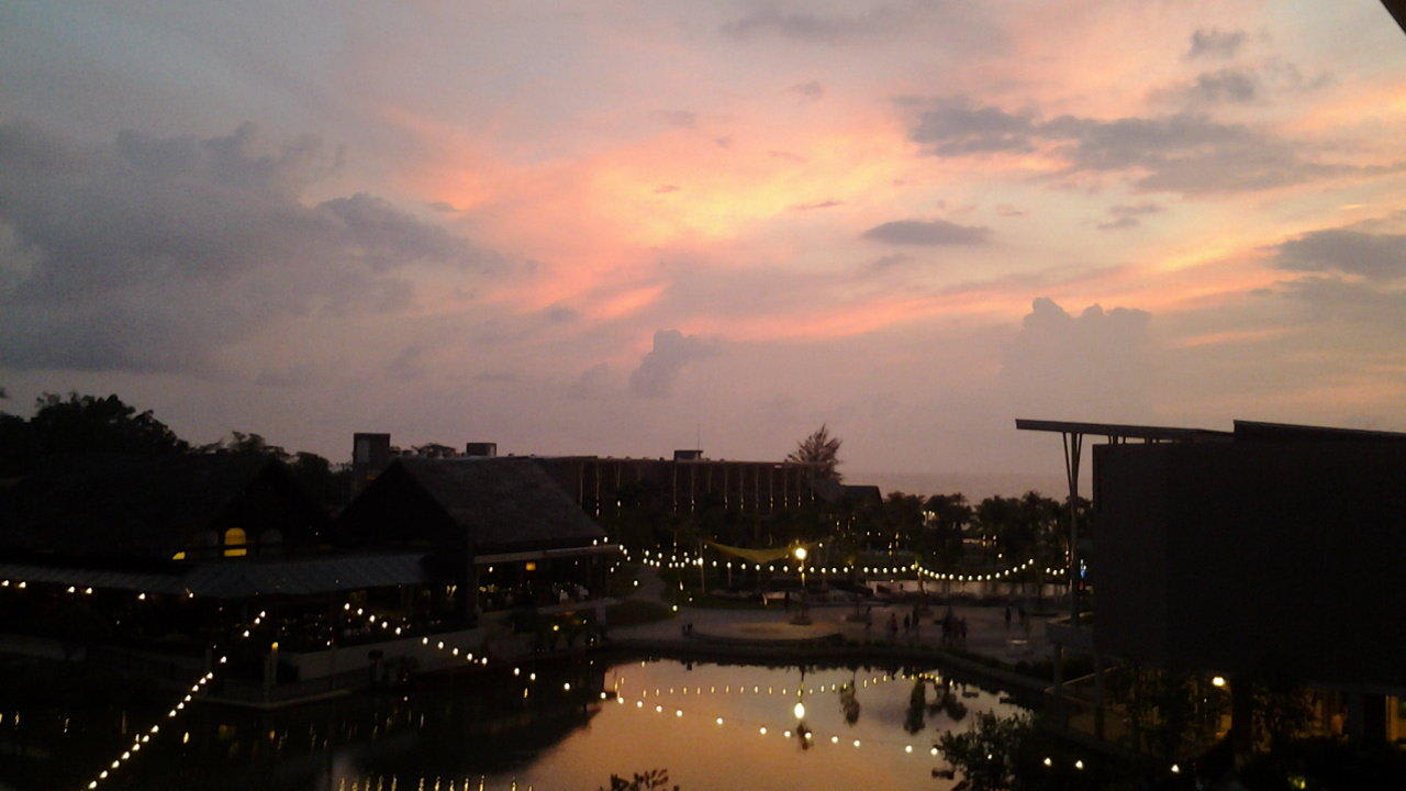 Abendstimmung The Sands Khao Lak by Katathani