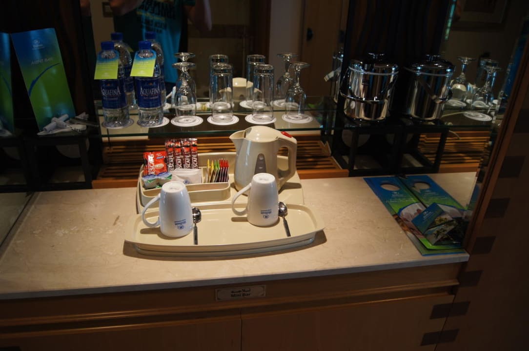 Wasserflaschen/ Wasserkocher/ Tee/ Kaffee, etc Hilton Dubai Jumeirah