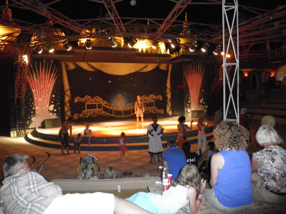 Animation in der Showarena Pickalbatros Alf Leila Wa Leila Resort - Neverland Hurghada