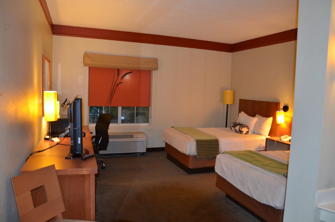 Sehr geräumiges modernes Zimmer Hotel La Quinta Inn and Suites Raleigh Crabtree