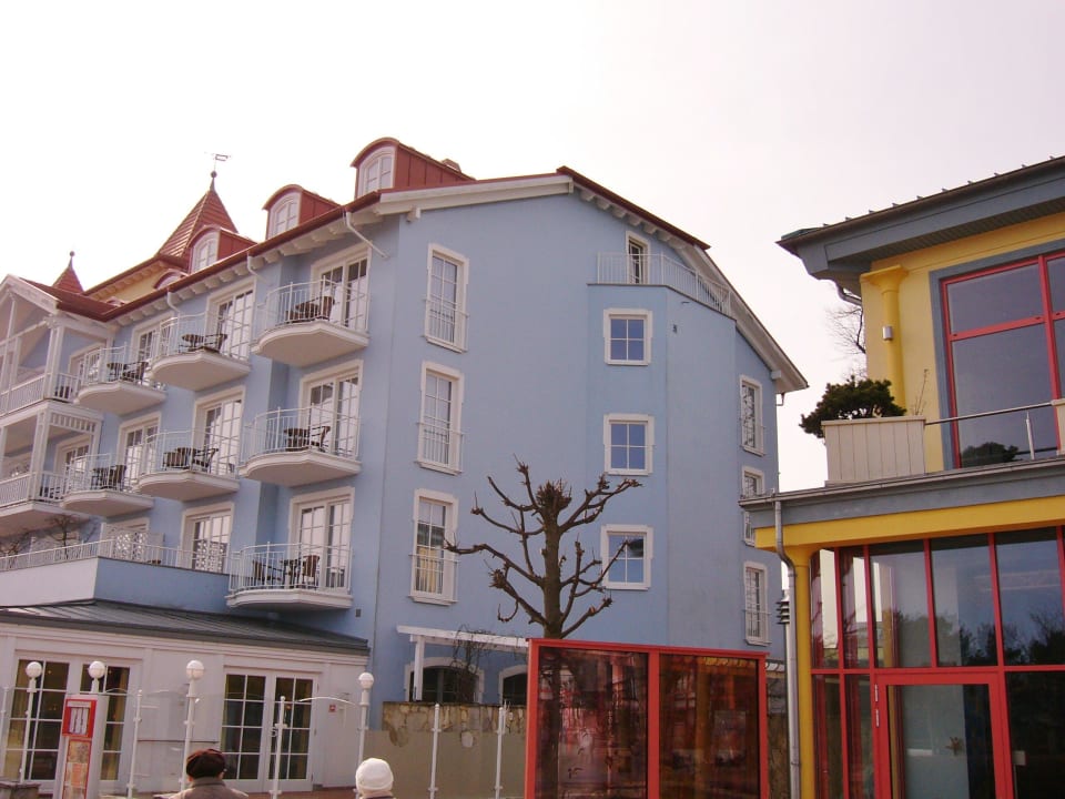 Giebelseite zur Seebrücke mit Sonnenbalkon oben M. Kleine Strandburg Zinnowitz