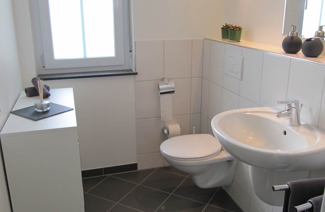 Ihr Bad mit Tageslicht Ferienhaus KORN APART