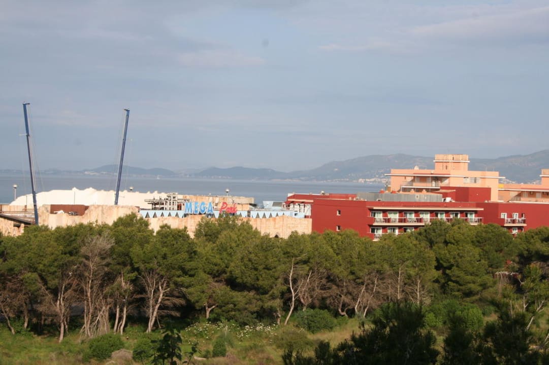 Ausblick Eingang zum Appartement Cabot Tres Torres Apartaments