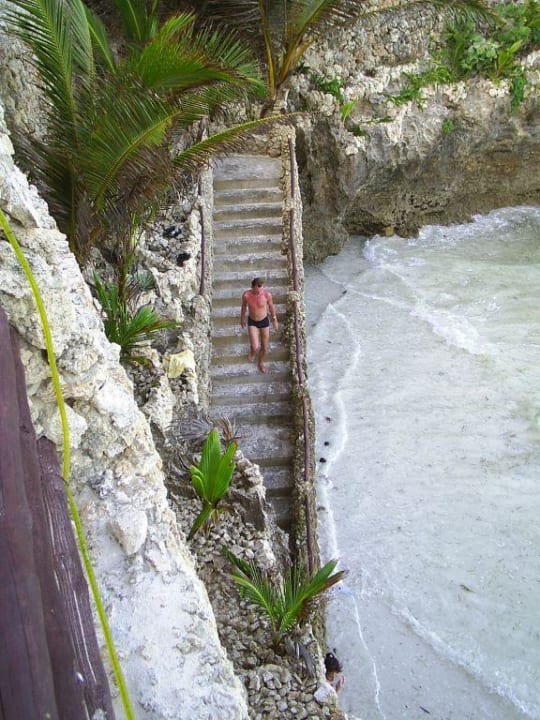 Treppe zum Strand Bahari Beach Hotel