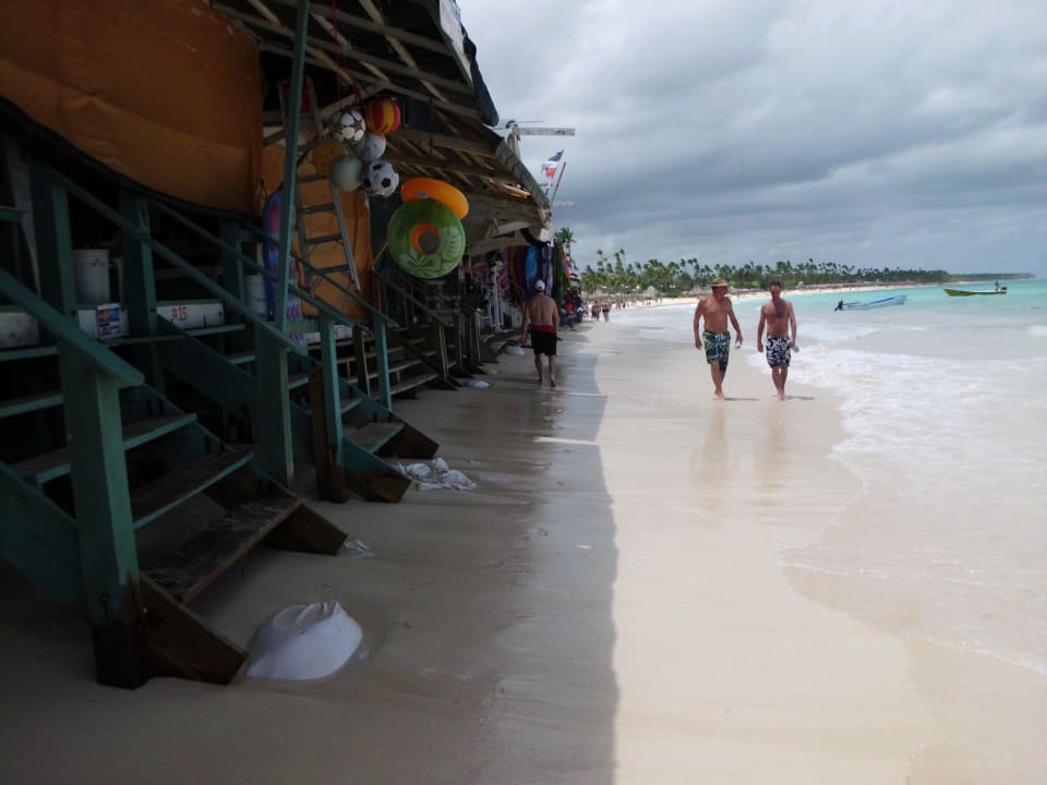 Verkaufsbuden am Strand Vik Hotel Arena Blanca & Cayena Beach