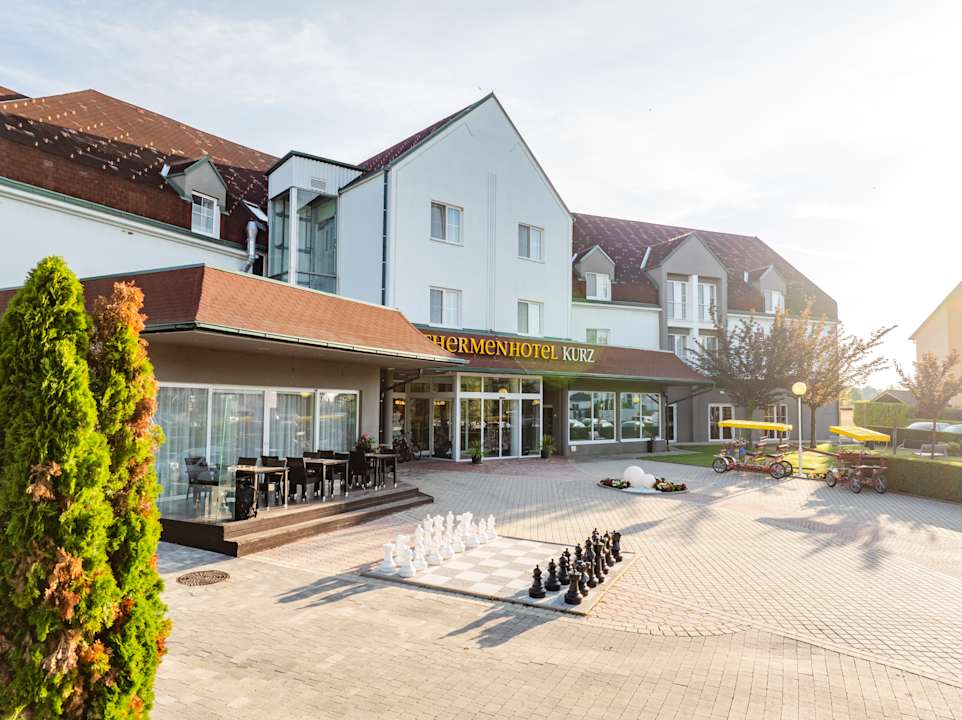 Außenansicht Thermenhotel Kurz