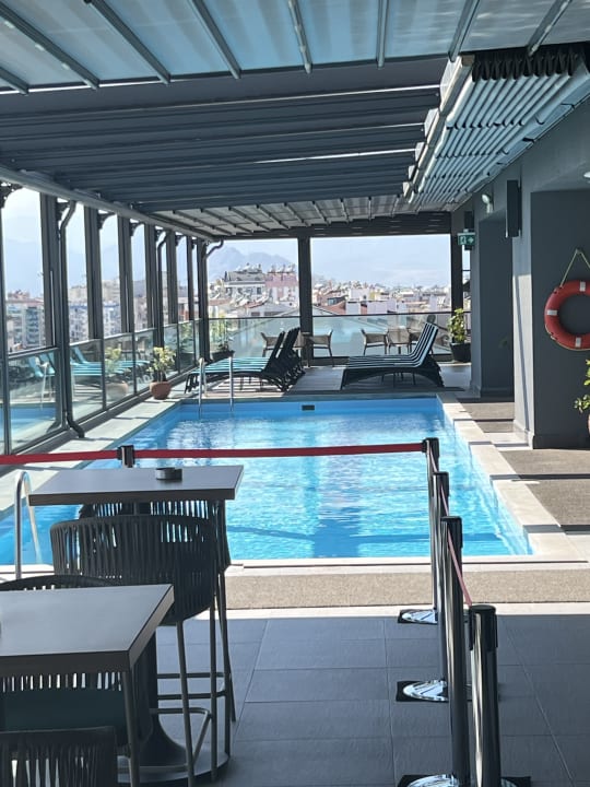 Pool DoubleTree by Hilton Antalya City Centre