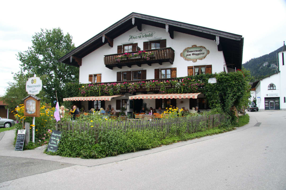 Vorgarten / Café Ferienwohnungen Zum Giggerer