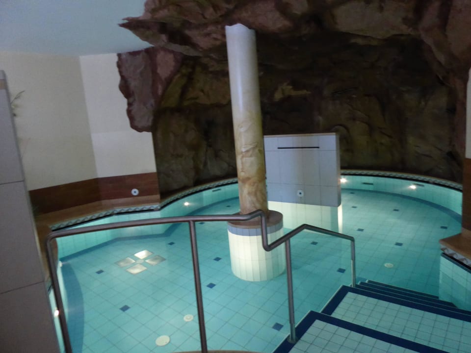 Schwimmbad mit Wasserfall Paradies Pure Mountain Resort