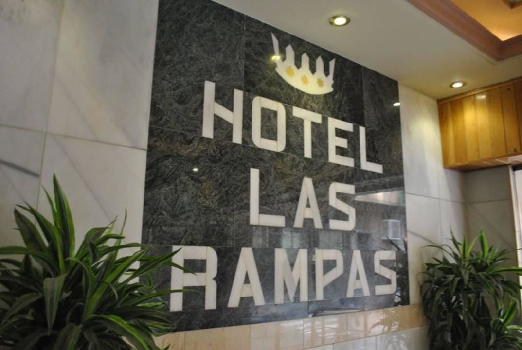 Hotel z zewnątrz. Hotel Las Rampas
