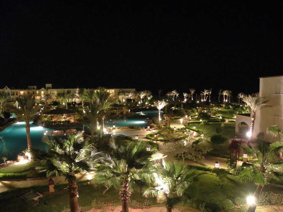 Widok z okna nocą Regency Plaza Aqua Park & Spa