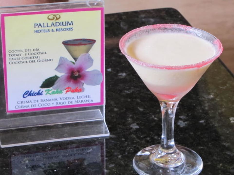 Codziennie inny drink dnia w lobby barze Hotel Grand Palladium Palace Resort, Spa & Casino