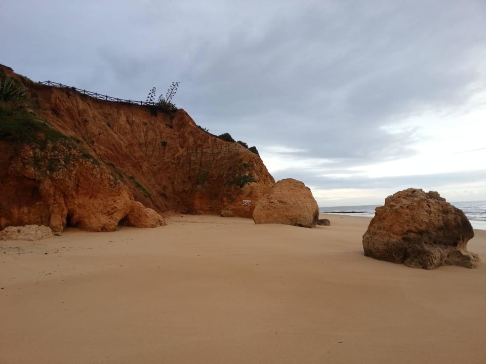 Strand unterhalb des Hotels PortoBay Falésia