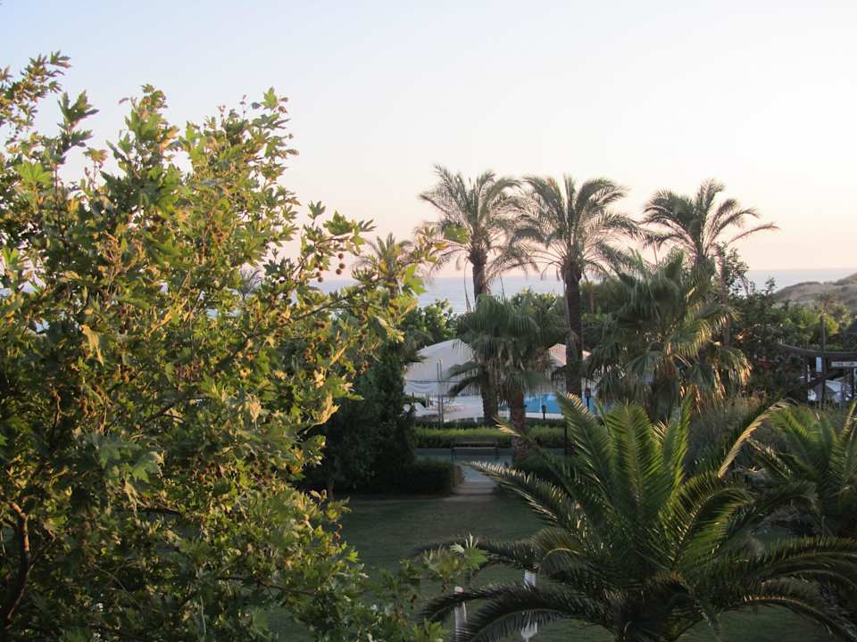 Schöne weitläufige Gartenanlage Trendy Aspendos Beach Hotel