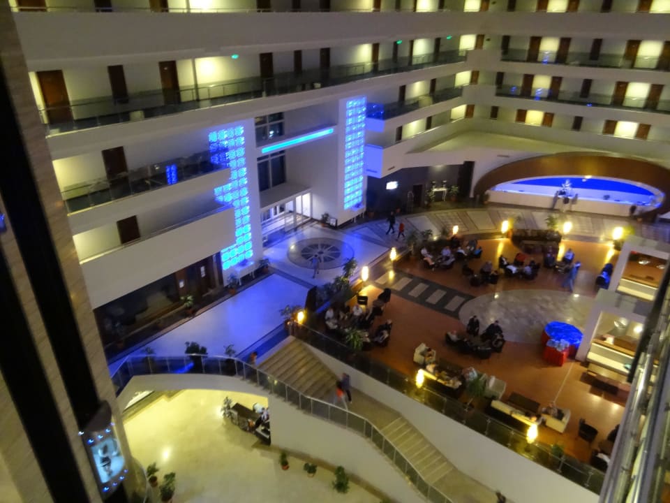 Lobby am Abend Seaden Sea World Resort & Spa