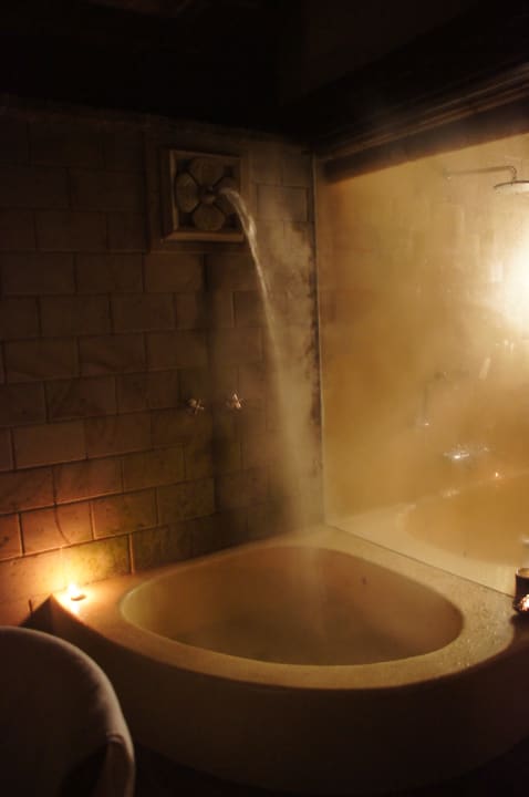 Außenbadewanne der Villa Hanging Gardens of Bali