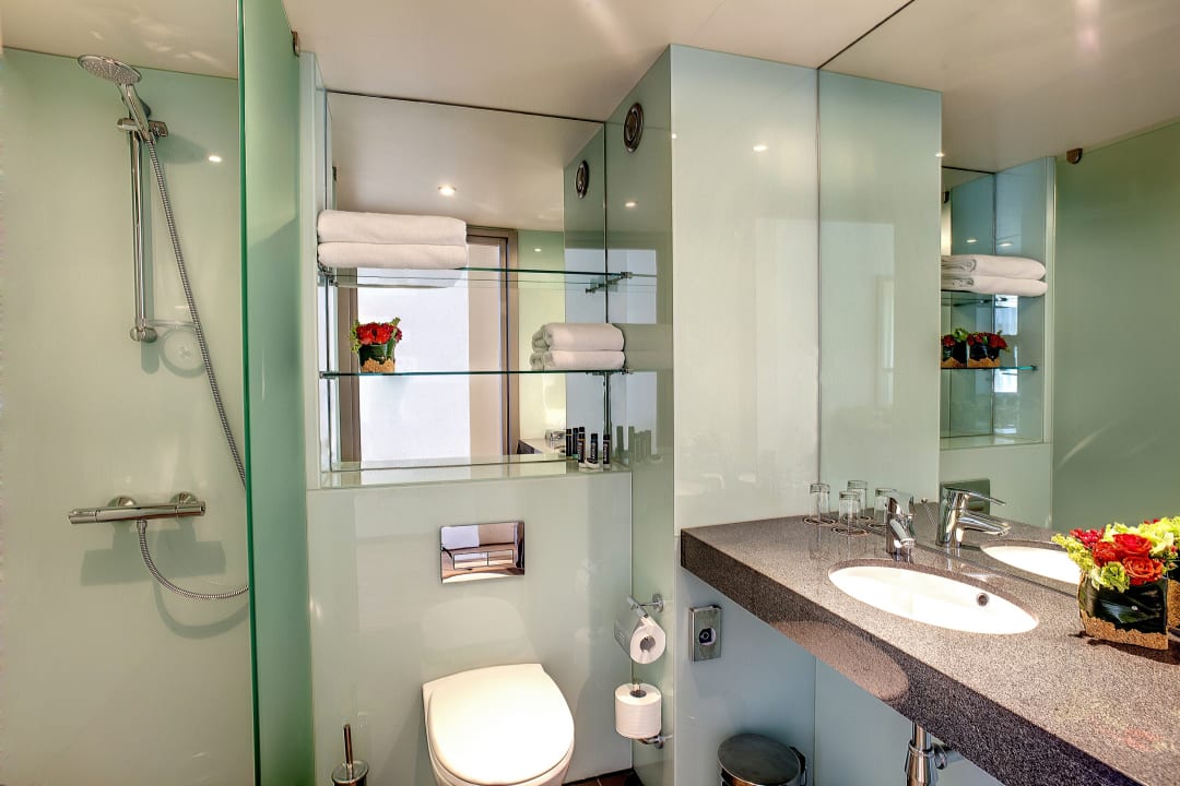 Zimmer Ramada Encore by Wyndham Kyiv