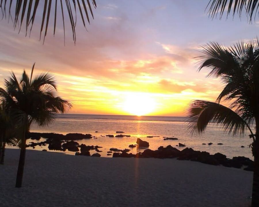 Sonnenuntergang am Hotelstrand Victoria Beachcomber Resort & Spa