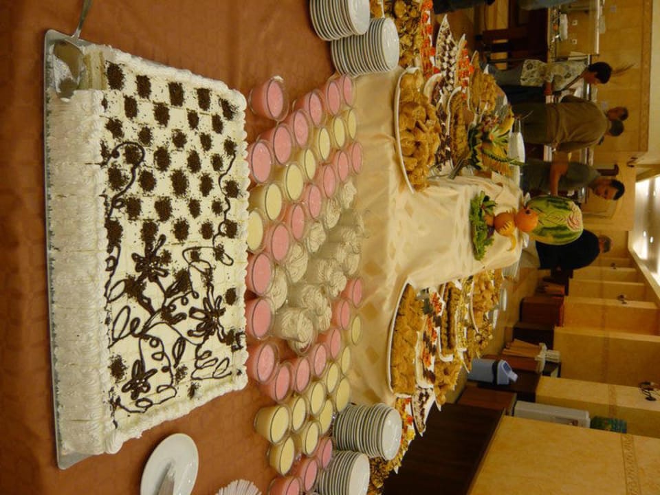 Kuchenbuffet Hotel Hrizantema