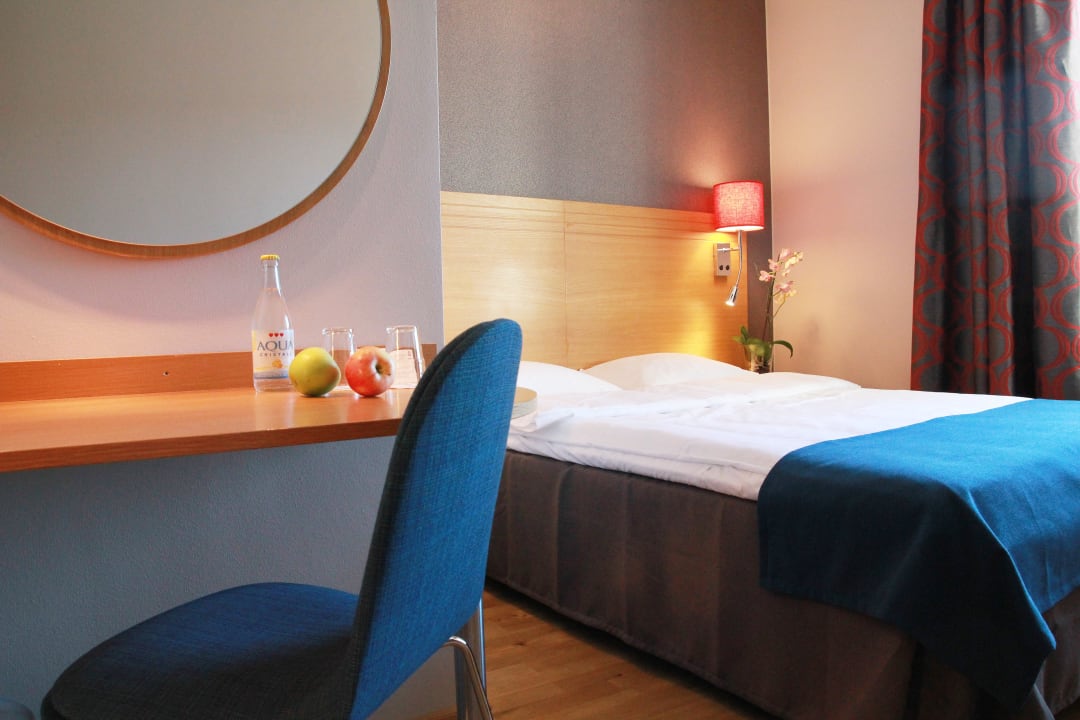 Small doubleroom with grandlitbed Spar Hotel Gårda