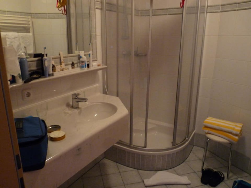 Bad mit Dusche Alpina Alpendorf