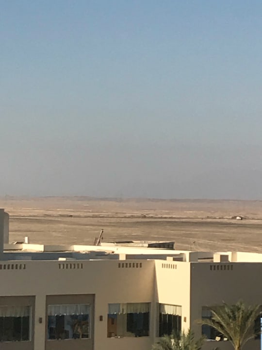 Blick vom Balkon vor das Hotel El Karma Aqua Beach Resort