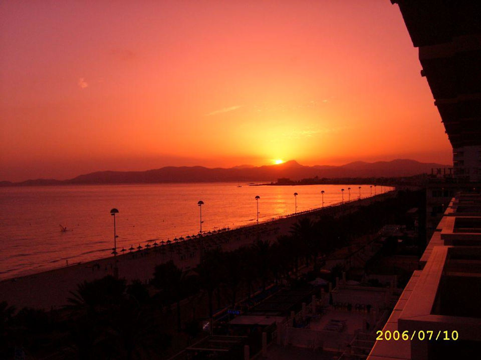 Abendhimmel bei wolkenlosen Himmel Iberostar Waves Bahia de Palma