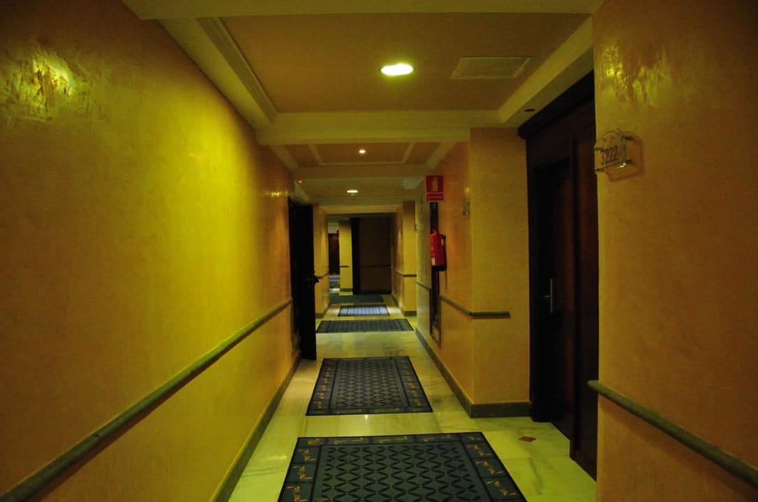 Unendliche Flurlabyrinth  R2 Rio Calma Hotel & Spa & Conference