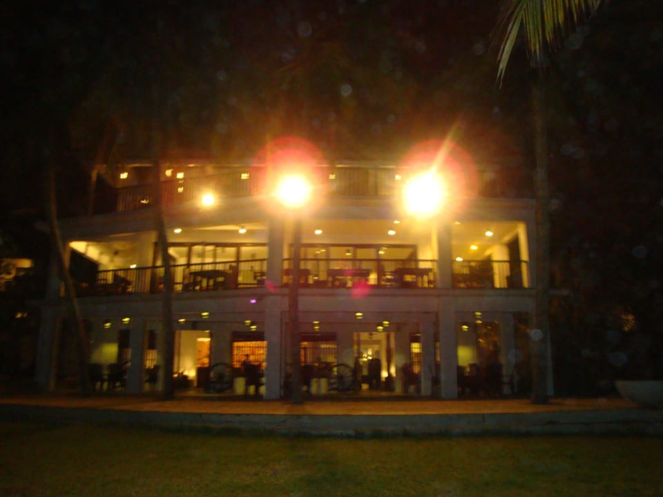 Hotel bei Nacht Earl’s Reef Beruwala