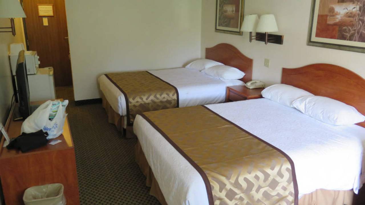 Zimmer 202. Das Bild macht mehr her. Hotel Luxury Inn And Suites