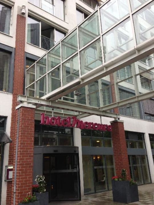 Eingang Mercure Hotel Berlin Tempelhof