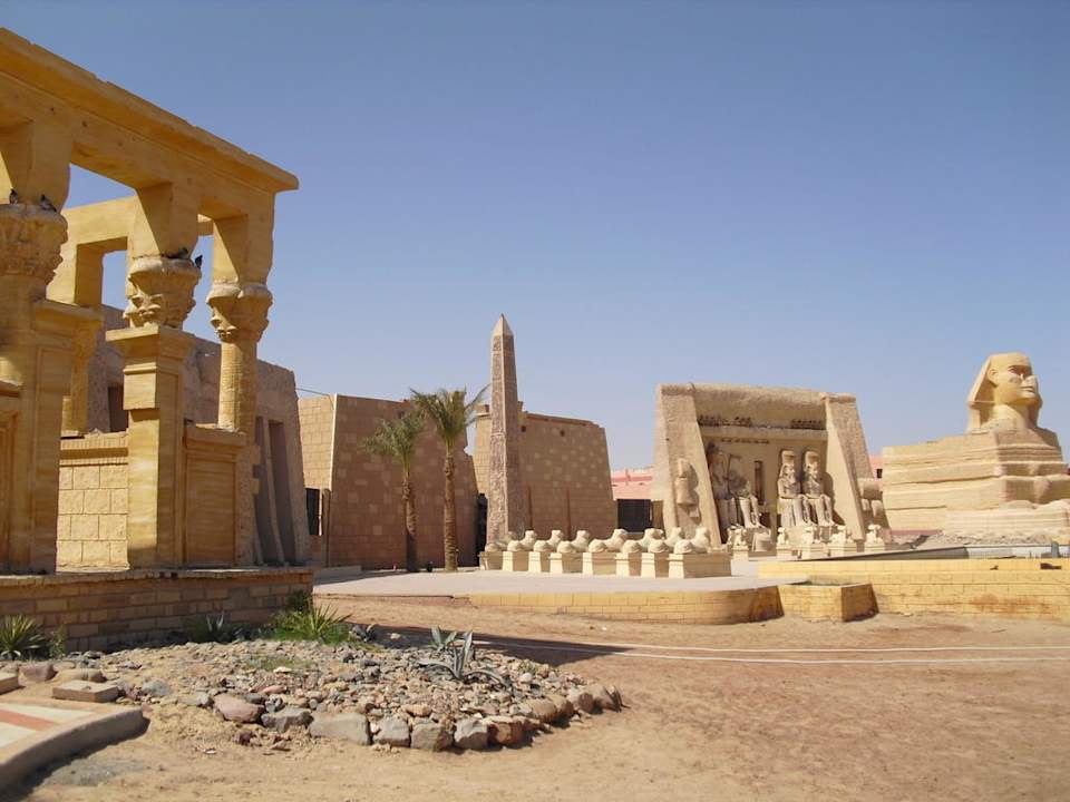 Arena wo abends Show ist  Pickalbatros Alf Leila Wa Leila Resort - Neverland Hurghada