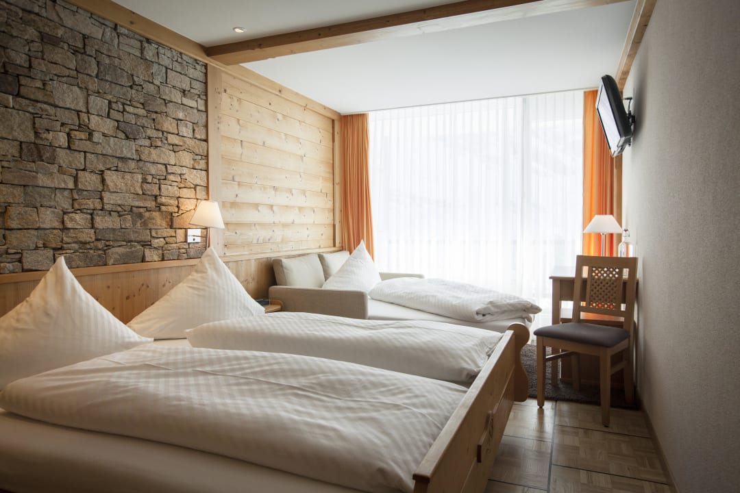 Doppelzimmer mit Sofabett Berghotel Trübsee