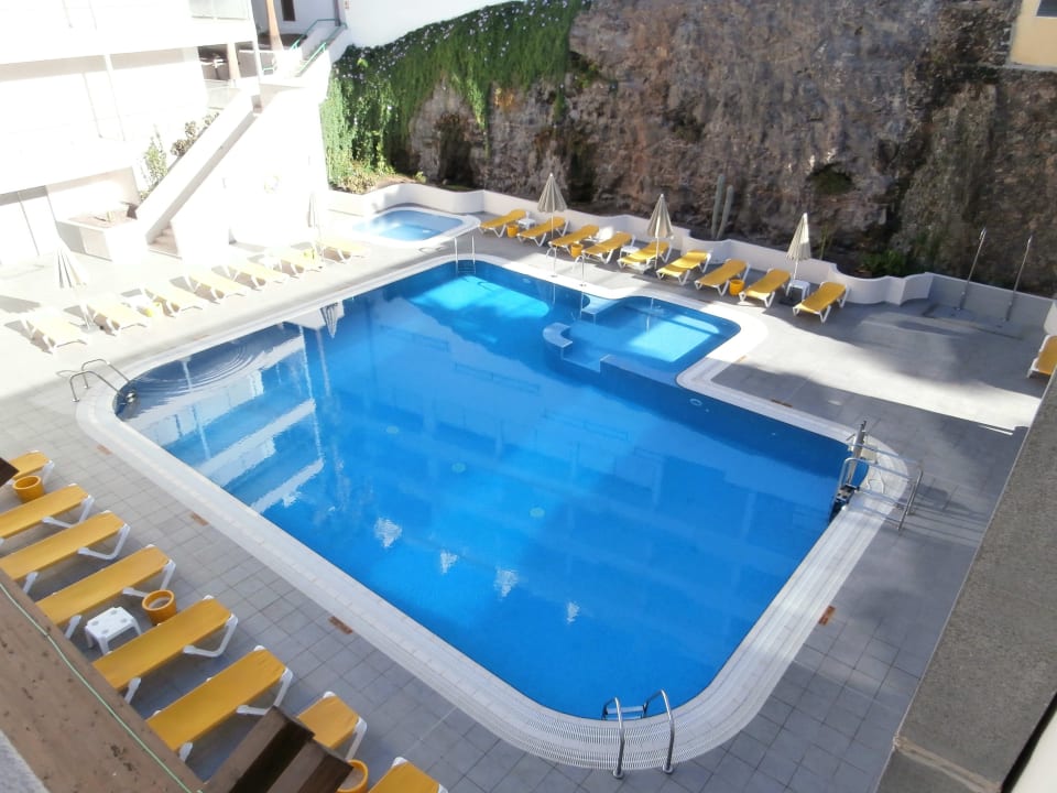 Oktober 2012 Neuer Pool (behindertengerecht) Servatur Alameda de Jandía